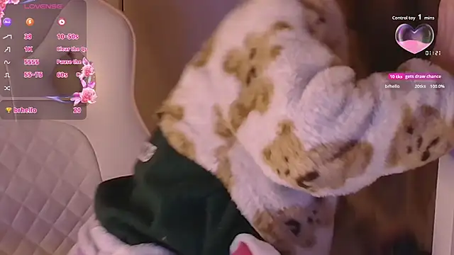 Snapshot of Sydney_Swan chatting on October 20, 2025, 2:35 am Sydney Swan online show from October 20, 2025, 2:35 am