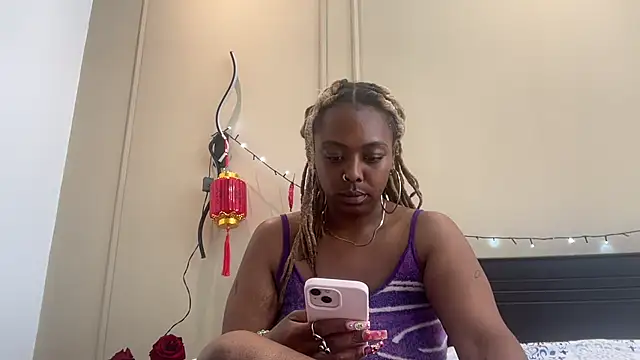 Snapshot of ChocolateCakeQueen chatting on February 14, 2025, 6:08 pm ChocolateCakeQueen online show from February 14, 2025, 6:08 pm