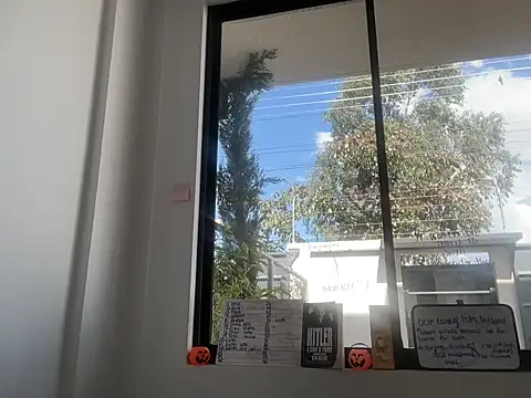 ChocolateCakeQueen online show from September 28, 2025, 7:43 pm