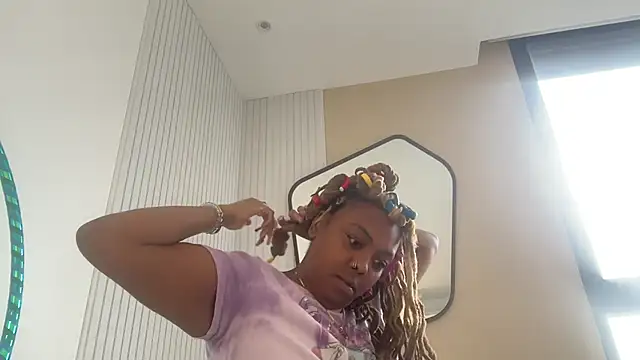 Snapshot of ChocolateCakeQueen chatting on February 24, 2025, 12:26 pm ChocolateCakeQueen online show from February 24, 2025, 12:26 pm