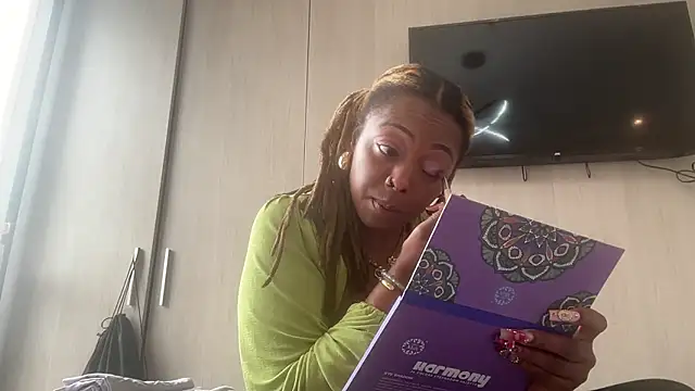 Snapshot of ChocolateCakeQueen chatting on February 18, 2025, 6:26 pm ChocolateCakeQueen online show from February 18, 2025, 6:26 pm