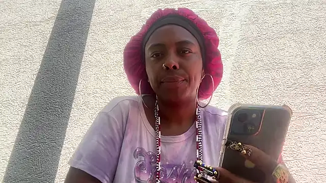 ChocolateCakeQueen online show from November 11, 2025, 4:35 pm