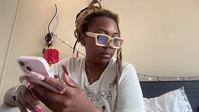 Snapshot of ChocolateCakeQueen chatting on February 22, 2025, 8:31 pm ChocolateCakeQueen online show from February 22, 2025, 8:31 pm