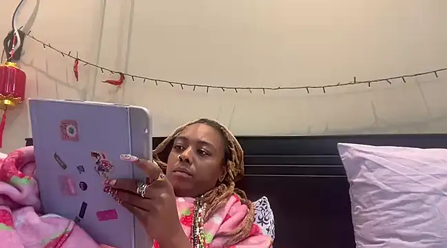 Snapshot of ChocolateCakeQueen chatting on March 16, 2025, 10:53 pm ChocolateCakeQueen online show from March 16, 2025, 10:53 pm