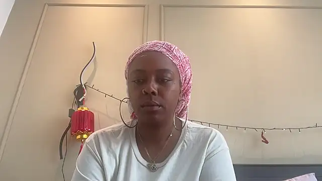 Snapshot of ChocolateCakeQueen chatting on February 27, 2025, 6:42 pm ChocolateCakeQueen online show from February 27, 2025, 6:42 pm
