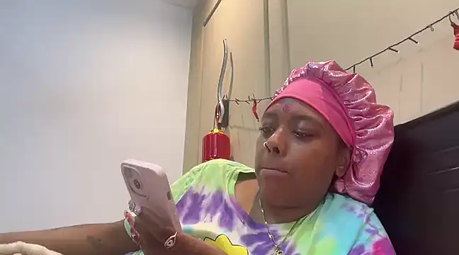 Snapshot of ChocolateCakeQueen chatting on March 1, 2025, 1:32 am ChocolateCakeQueen online show from March 1, 2025, 1:32 am