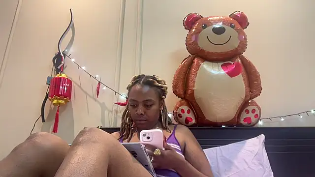 Snapshot of ChocolateCakeQueen chatting on February 15, 2025, 12:26 am ChocolateCakeQueen online show from February 15, 2025, 12:26 am