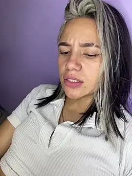hannahb-e online show from March 4, 2025, 2:17 am