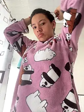 Snapshot of hannahb-e chatting on September 25, 2025, 2:01 pm hannahb-e online show from September 25, 2025, 2:01 pm