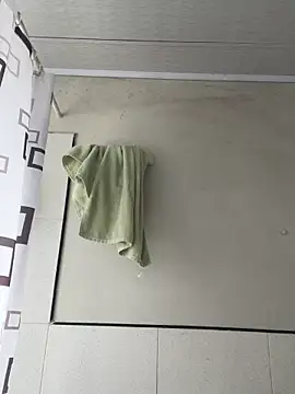 hannahb-e online show from December 2, 2025, 1:46 pm