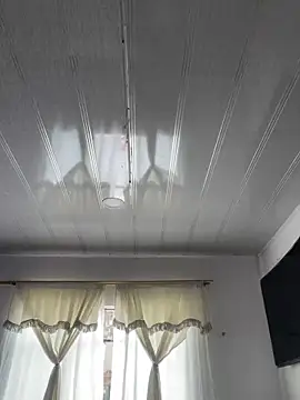 hannahb-e online show from December 3, 2025, 5:23 pm