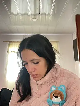 hannahb-e online show from July 19, 2026, 4:26 pm