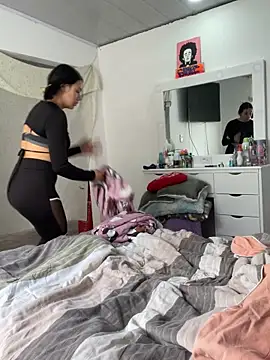 Snapshot of hannahb-e chatting on October 6, 2025, 3:24 pm hannahb-e online show from October 6, 2025, 3:24 pm