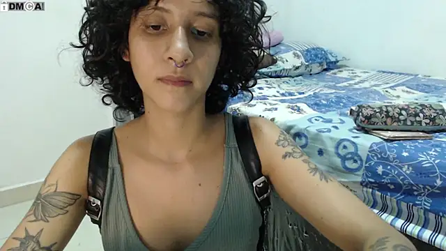 AlinaWoolf  online show from September 19, 2025, 11:31 pm