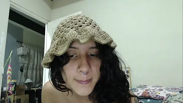 Snapshot of AlinaWoolf_ chatting on June 4, 2026, 6:18 am AlinaWoolf online show from June 4, 2026, 6:18 am