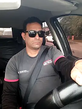 hecwil8 online show from October 28, 2025, 11:42 am