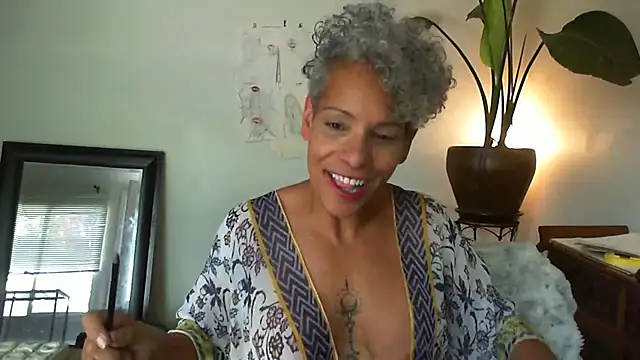 Snapshot of CeceilaMoon chatting on June 27, 2026, 7:31 pm CeceilaMoon online show from June 27, 2026, 7:31 pm