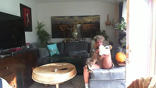 CeceilaMoon online show from November 10, 2025, 8:47 pm