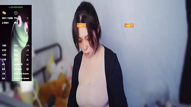 mememe 1006  online show from April 6, 2026, 9:16 pm