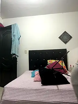 Snapshot of AngeDrty chatting on October 29, 2025, 2:43 am AngeDrty online show from October 29, 2025, 2:43 am