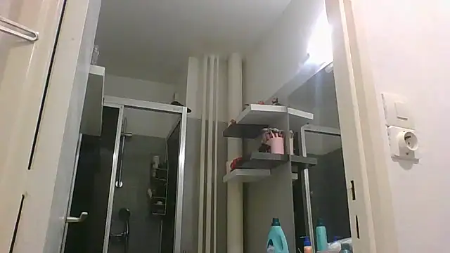 Snapshot of Linaluxa chatting on January 13, 2026, 6:45 pm Linaluxa online show from January 13, 2026, 6:45 pm