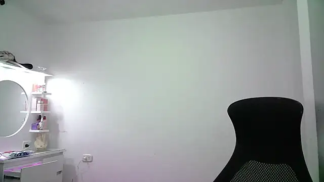 Snapshot of aineangeel chatting on December 4, 2025, 11:37 pm aineangeel online show from December 4, 2025, 11:37 pm