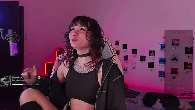 Snapshot of deadlysweet chatting on October 21, 2025, 12:32 am deadlysweet online show from October 21, 2025, 12:32 am