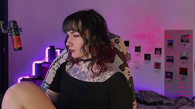 Snapshot of deadlysweet chatting on October 6, 2025, 2:02 am deadlysweet online show from October 6, 2025, 2:02 am