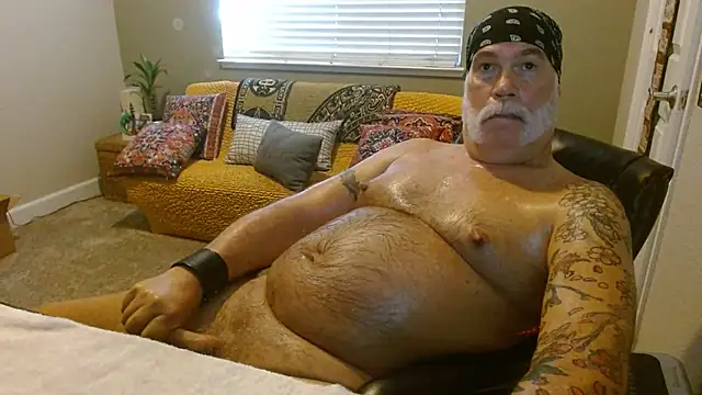 musclebearnips online show from October 21, 2025, 6:07 pm