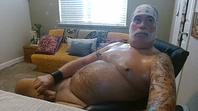 musclebearnips online show from October 29, 2025, 5:12 pm