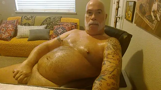 musclebearnips online show from October 19, 2025, 6:43 pm