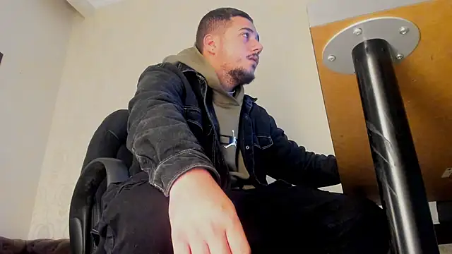 Snapshot of JoshKnights chatting on October 8, 2025, 4:47 am JoshKnights online show from October 8, 2025, 4:47 am