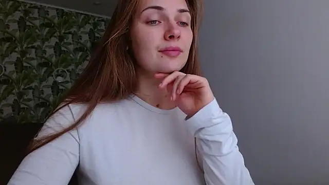 Snapshot of Olivia_shine chatting on October 27, 2025, 5:19 am Olivia shine online show from October 27, 2025, 5:19 am