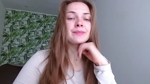 Snapshot of Olivia_shine chatting on October 22, 2025, 4:12 am Olivia shine online show from October 22, 2025, 4:12 am