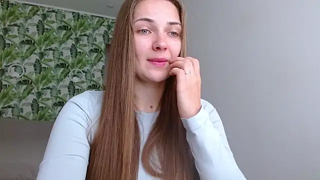 Snapshot of Olivia_shine chatting on September 27, 2025, 4:29 am Olivia shine online show from September 27, 2025, 4:29 am