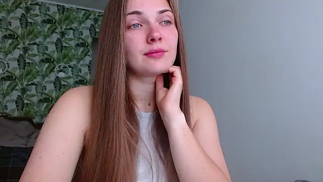 Snapshot of Olivia_shine chatting on September 18, 2025, 4:26 am Olivia shine online show from September 18, 2025, 4:26 am