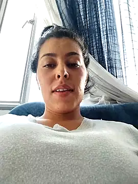 Snapshot of Emily_Wane chatting on March 18, 2025, 9:53 pm Emily Wane online show from March 18, 2025, 9:53 pm