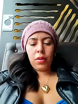 Snapshot of Emily_Wane chatting on December 15, 2024, 8:04 pm Emily Wane online show from December 15, 2024, 8:04 pm