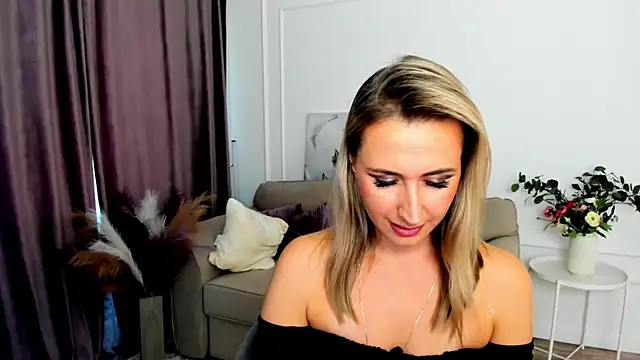 Snapshot of PassionGlow chatting on September 19, 2025, 3:54 am PassionGlow online show from September 19, 2025, 3:54 am