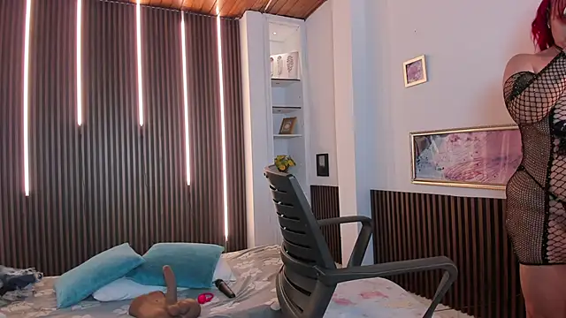 victoria mooree online show from September 19, 2025, 5:39 pm