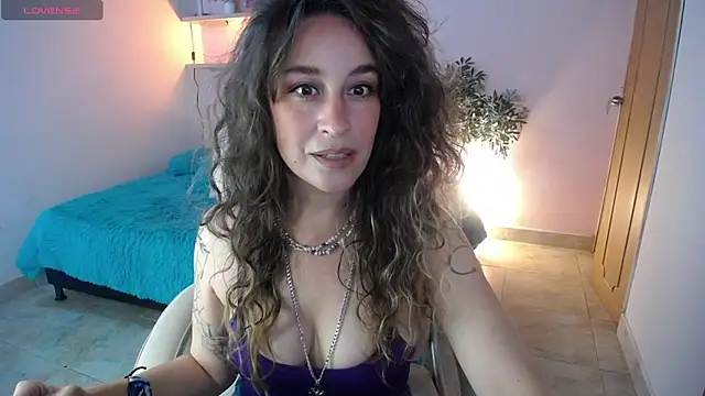 Paula Paz online show from September 10, 2025, 1:32 pm