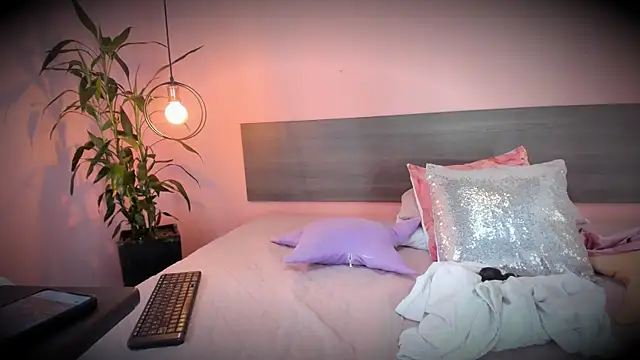  aline hall online show from September 20, 2025, 12:32 pm