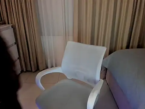 kiaraowen online show from September 27, 2025, 1:45 am