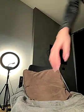 Snapshot of _Monic_ chatting on November 5, 2025, 4:32 pm Monic online show from November 5, 2025, 4:32 pm