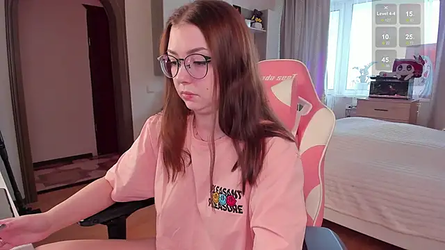 elisejays online show from February 3, 2025, 10:25 am