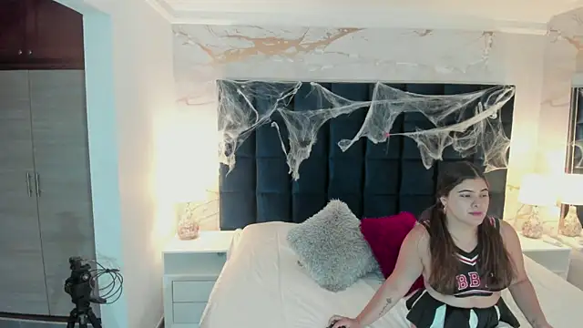 Snapshot of EVELIN_MASON chatting on October 16, 2025, 7:33 pm EVELIN MASON online show from October 16, 2025, 7:33 pm