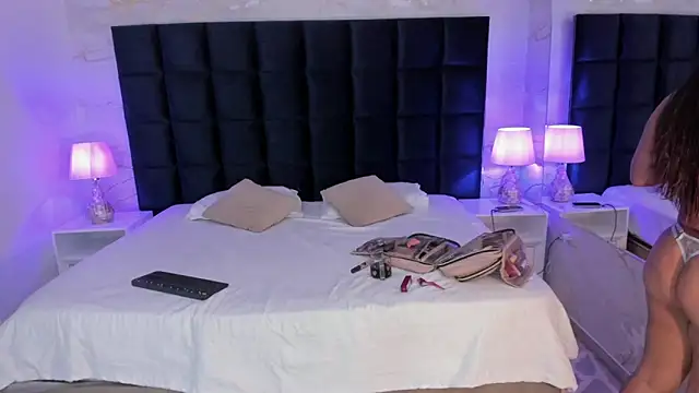 EVELIN MASON online show from November 24, 2025, 8:09 pm