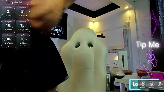 AnaRuiz online show from October 21, 2025, 12:26 pm