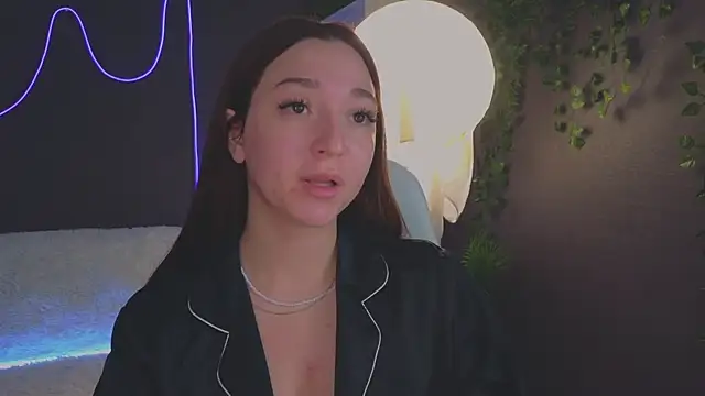 Snapshot of YasmineWest chatting on October 17, 2025, 1:42 am YasmineWest online show from October 17, 2025, 1:42 am