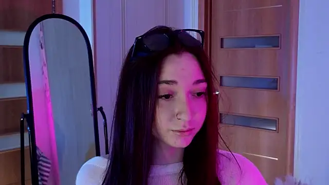 Snapshot of YasmineWest chatting on January 17, 2025, 8:34 am YasmineWest online show from January 17, 2025, 8:34 am